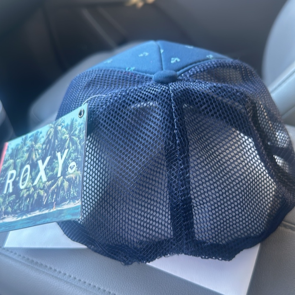 Women’s Roxy Hat - Picture 5 of 6